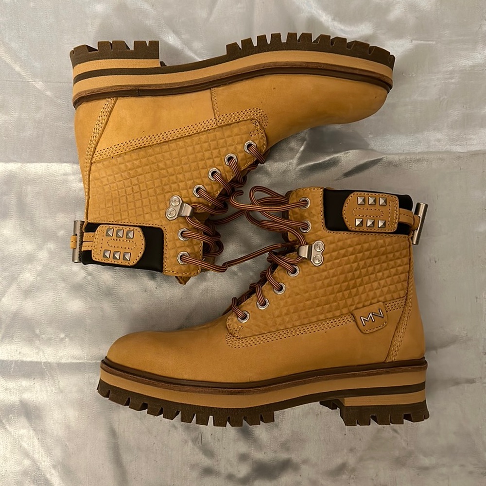 BRAND NEW, Never worn Boots.
